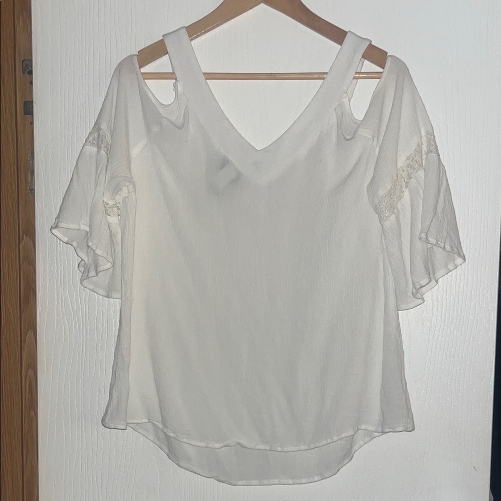 Torrid White Rayon Cold Shoulder Top Sz 1